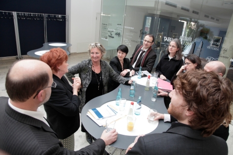 Ministerin Irene Alt besucht FSK in Wiesbaden