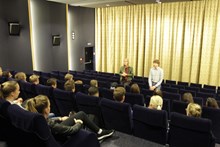 Fast wie ein FSK-Prüfausschuss: Schulklasse diskutierte die Altersfreigabe im Kinosaal